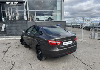 Подержанный автомобиль LADA (ВАЗ) Vesta Sedan 2019 года (7 фото)