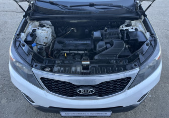 Подержанный автомобиль Kia Sorento 2012 года (13 фото)