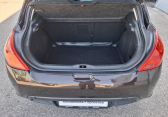Подержанный автомобиль Peugeot 308 Hatchback 2012 года (15 фото)