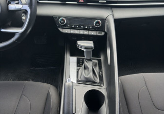 Подержанный автомобиль Hyundai Elantra Sedan 2021 года (11 фото)