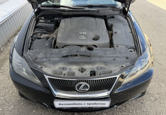 Подержанный автомобиль Lexus IS Sedan 2006 года (14 фото)