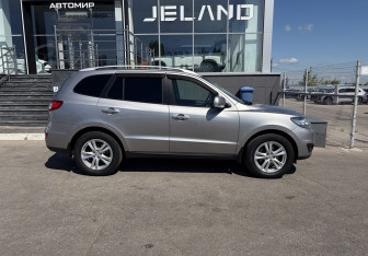Подержанный автомобиль Hyundai Santa Fe 2010 года (4 фото)