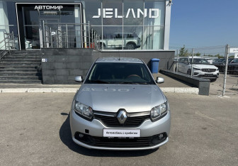Подержанный автомобиль Renault Logan Sedan 2017 года (2 фото)