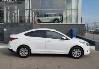 Подержанный автомобиль Hyundai Solaris Sedan 2022 года (4 фото)