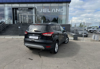 Подержанный автомобиль Ford Kuga 2013 года (5 фото)