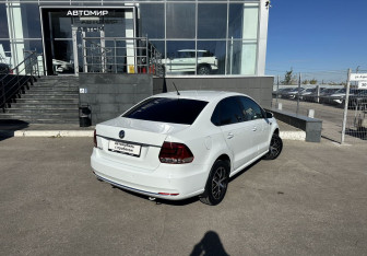 Подержанный автомобиль Volkswagen Polo Sedan 2016 года (5 фото)