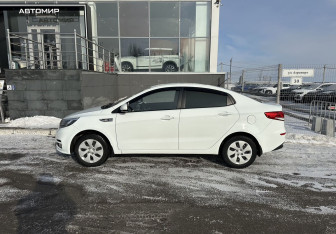 Подержанный автомобиль Kia Rio Sedan 2015 года (8 фото)