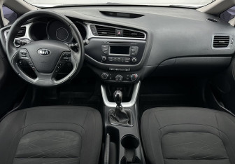 Подержанный автомобиль Kia Ceed Hatchback 2017 года (10 фото)