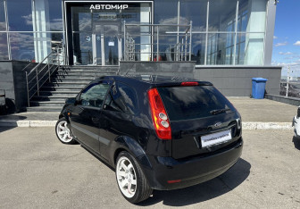 Подержанный автомобиль Ford Fiesta Hatchback 2006 года (7 фото)
