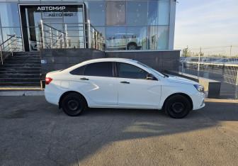 Подержанный автомобиль LADA (ВАЗ) Vesta Sedan 2019 года (4 фото)
