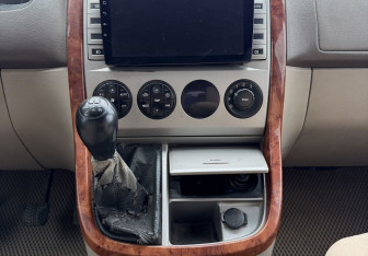 Подержанный автомобиль Kia Carnival 2004 года (11 фото)