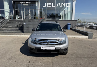 Подержанный автомобиль Renault Duster 2012 года (2 фото)
