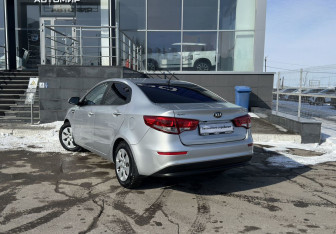 Подержанный автомобиль Kia Rio Sedan 2016 года (7 фото)