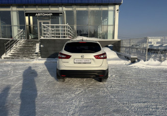 Подержанный автомобиль Nissan Qashqai 2014 года (6 фото)