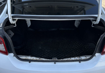 Подержанный автомобиль Renault Logan Sedan 2015 года (13 фото)