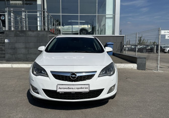 Подержанный автомобиль Opel Astra Hatchback 2011 года (2 фото)