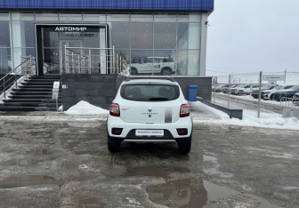 Подержанный автомобиль Renault Sandero 2018 года (6 фото)