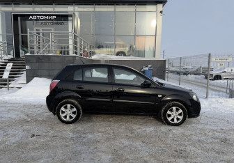 Подержанный автомобиль Kia Rio Hatchback 2011 года (4 фото)