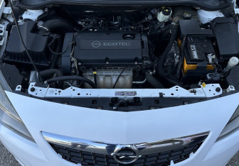 Подержанный автомобиль Opel Astra Hatchback 2011 года (13 фото)