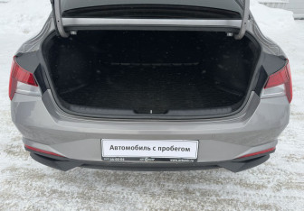 Подержанный автомобиль Hyundai Elantra Sedan 2021 года (15 фото)