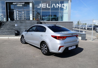 Подержанный автомобиль Kia Rio Sedan 2017 года (7 фото)