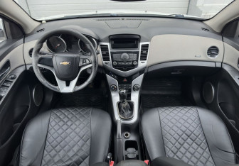 Подержанный автомобиль Chevrolet Cruze Hatchback 2012 года (10 фото)