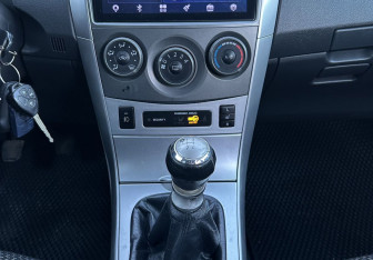 Подержанный автомобиль Toyota Corolla Sedan 2012 года (11 фото)