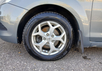Подержанный автомобиль Ford Focus Sedan 2010 года (14 фото)