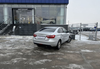 Подержанный автомобиль LADA (ВАЗ) Vesta Sedan 2016 года (5 фото)