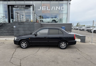 Подержанный автомобиль Hyundai Accent Sedan 2010 года (8 фото)