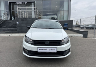 Подержанный автомобиль Volkswagen Polo Sedan 2015 года (2 фото)