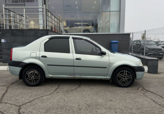 Подержанный автомобиль Renault Logan Sedan 2007 года (4 фото)