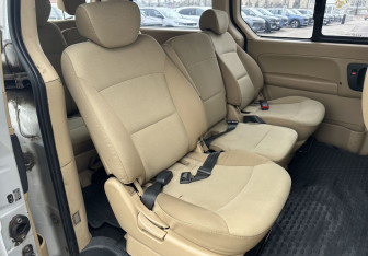Подержанный автомобиль Hyundai Grand Starex 2009 года (12 фото)