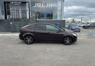 Подержанный автомобиль Ford Focus Hatchback 2009 года (4 фото)