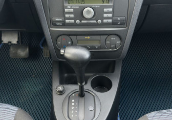 Подержанный автомобиль Ford Fusion 2007 года (11 фото)