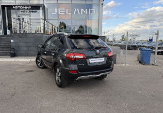 Подержанный автомобиль Renault Koleos 2013 года (7 фото)