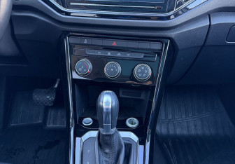 Подержанный автомобиль Volkswagen T-Roc 2019 года (11 фото)