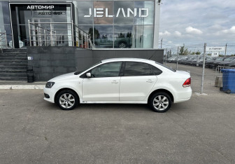 Подержанный автомобиль Volkswagen Polo Sedan 2012 года (8 фото)
