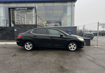 Подержанный автомобиль Citroen C4 Sedan 2013 года (4 фото)