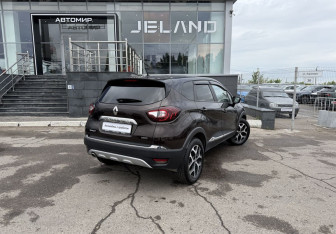 Подержанный автомобиль Renault Kaptur 2018 года (5 фото)