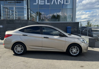 Подержанный автомобиль Hyundai Solaris Sedan 2011 года (4 фото)