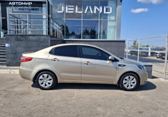 Подержанный автомобиль Kia Rio Sedan 2012 года (4 фото)