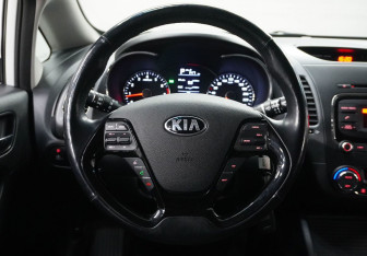 Подержанный автомобиль Kia Cerato Sedan 2019 года (10 фото)