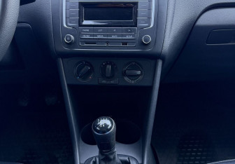 Подержанный автомобиль Volkswagen Polo Sedan 2014 года (11 фото)