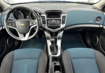 Подержанный автомобиль Chevrolet Cruze Sedan 2011 года (10 фото)