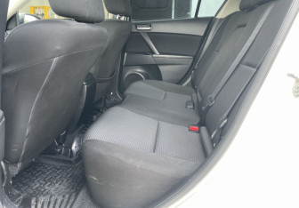 Подержанный автомобиль Mazda 3 Sedan 2012 года (12 фото)