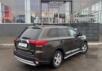 Подержанный автомобиль Mitsubishi Outlander 2018 года (5 фото)