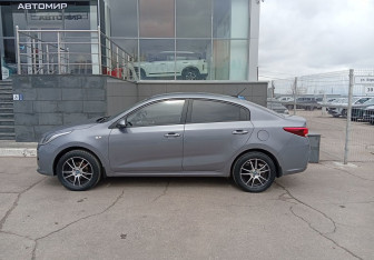 Подержанный автомобиль Kia Rio Sedan 2018 года (8 фото)
