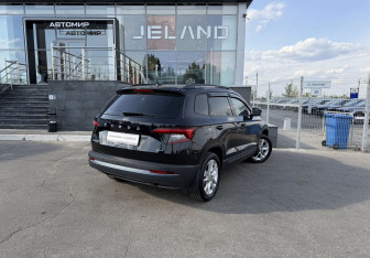Подержанный автомобиль Skoda Karoq 2021 года (5 фото)