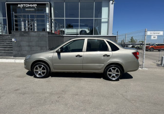 Подержанный автомобиль LADA (ВАЗ) Granta Sedan 2013 года (8 фото)